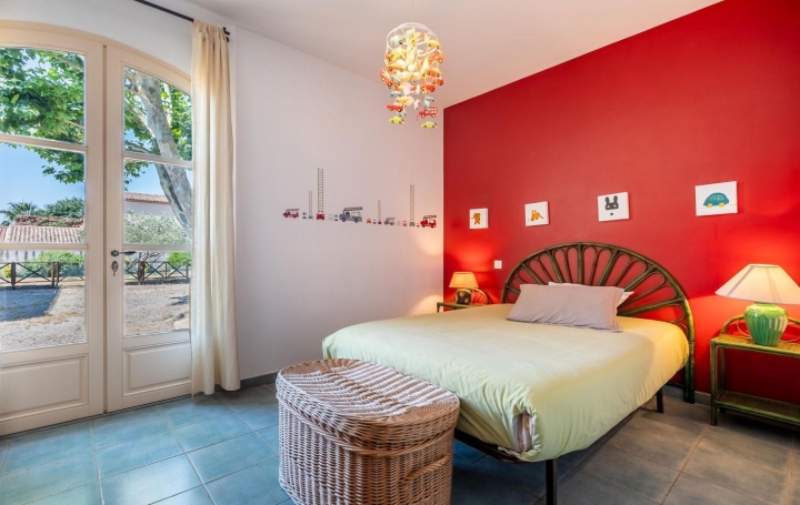 Villa AIGUES-MORTES (30220)  185 m2 895 260 € 