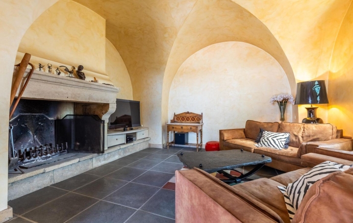 Villa AIGUES-MORTES (30220)  185 m2 895 260 € 