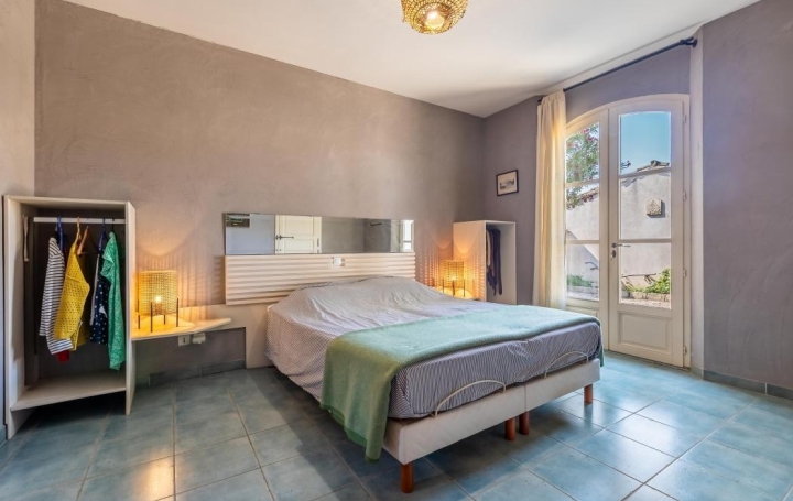 Villa AIGUES-MORTES (30220)  185 m2 895 260 € 