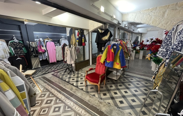 Local commercial AIGUES-MORTES (30220)  115 m2 390 000 € 