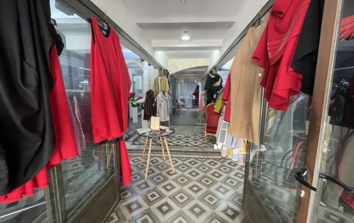 Local commercial AIGUES-MORTES (30220)  115 m2 390 000 € 