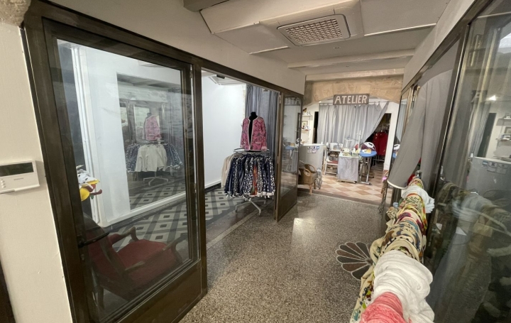 Local commercial AIGUES-MORTES (30220)  115 m2 390 000 € 