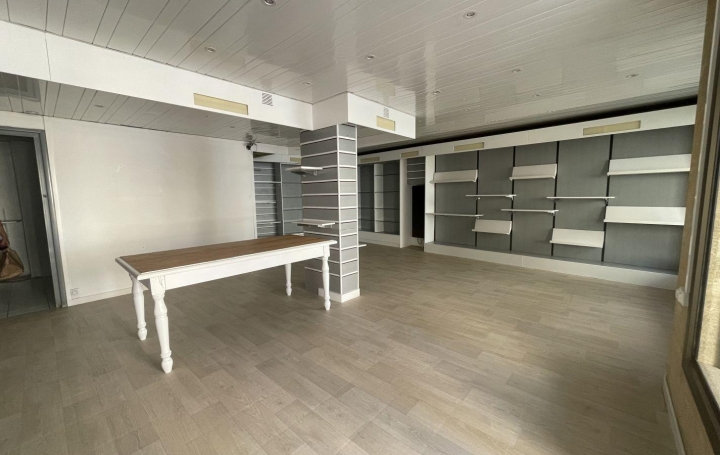 Local commercial VERS-PONT-DU-GARD (30210)  55 m2 480 € 