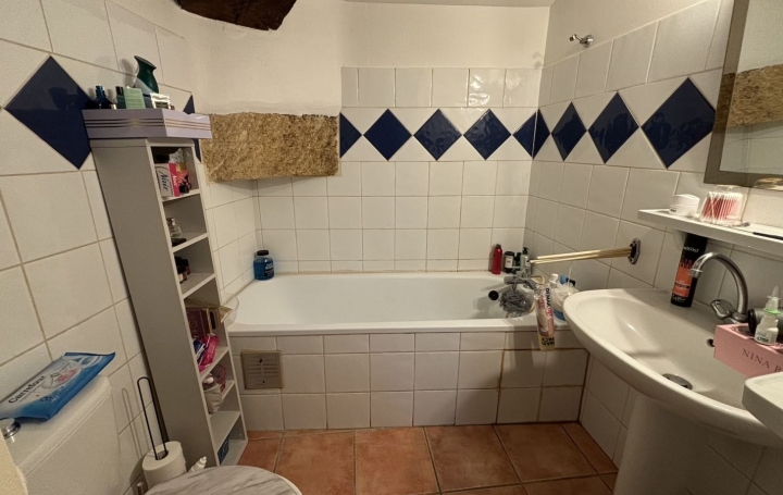 2 Pièces REMOULINS (30210)  37 m2 512 € 