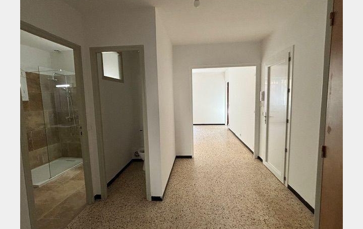 Réseau Immo-diffusion : Appartement P3  REMOULINS  68 m2 660 € 