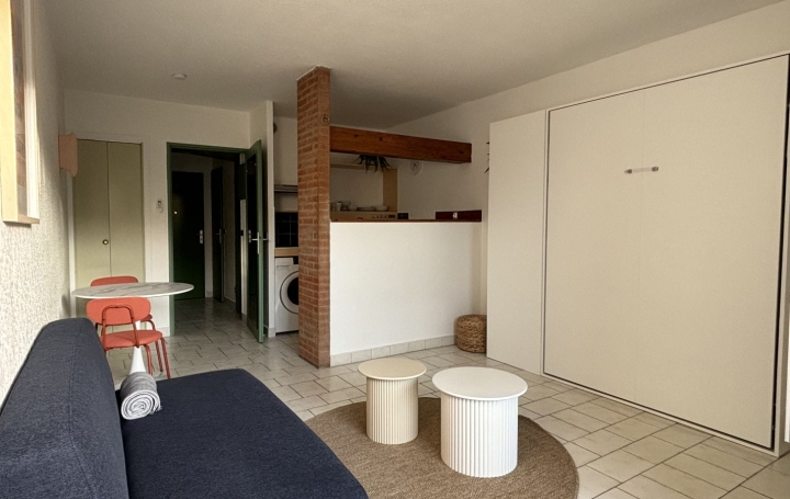 1 Pièce NIMES (30000)  27 m2 640 € 