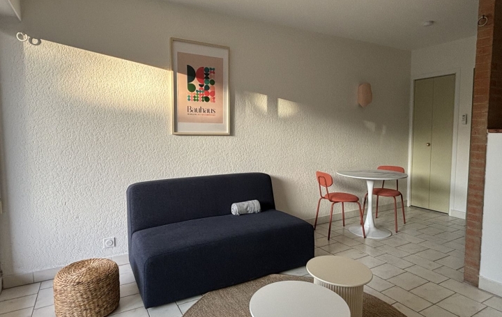 1 Pièce NIMES (30000)  27 m2 640 € 