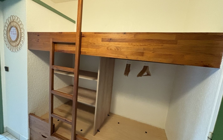 1 Pièce NIMES (30000)  27 m2 640 € 