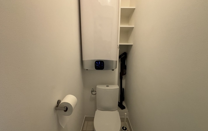 1 Pièce NIMES (30000)  27 m2 640 € 