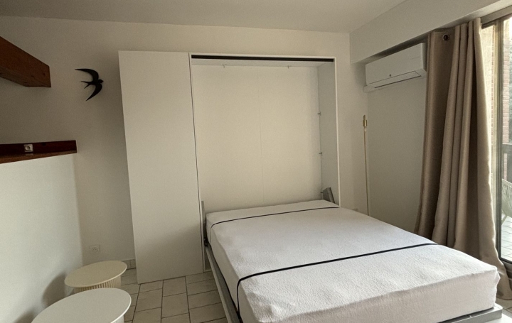 1 Pièce NIMES (30000)  27 m2 640 € 