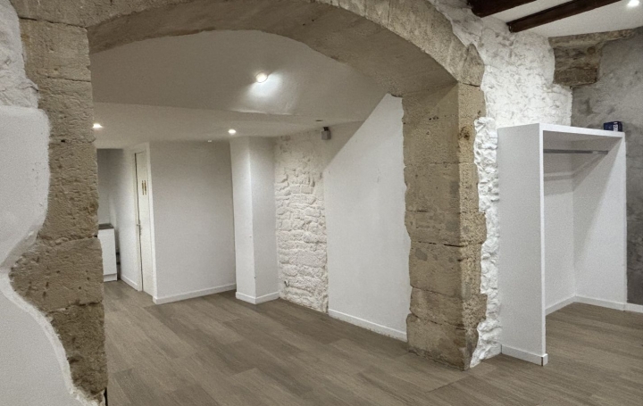 Commerces NIMES (30000) 35 m<sup>2</sup> 750 € 