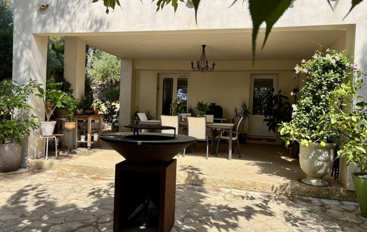 Villa NIMES (30000)  140 m2 497 000 € 