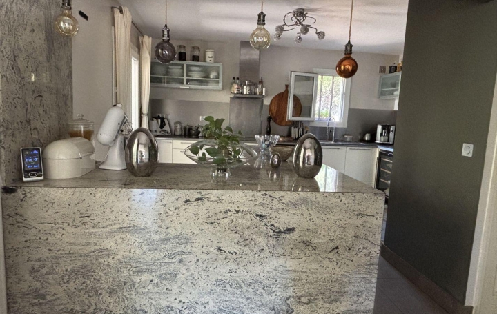 Villa NIMES (30000)  140 m2 497 000 € 