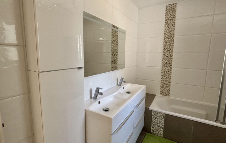 Villa NIMES (30000)  140 m2 497 000 € 