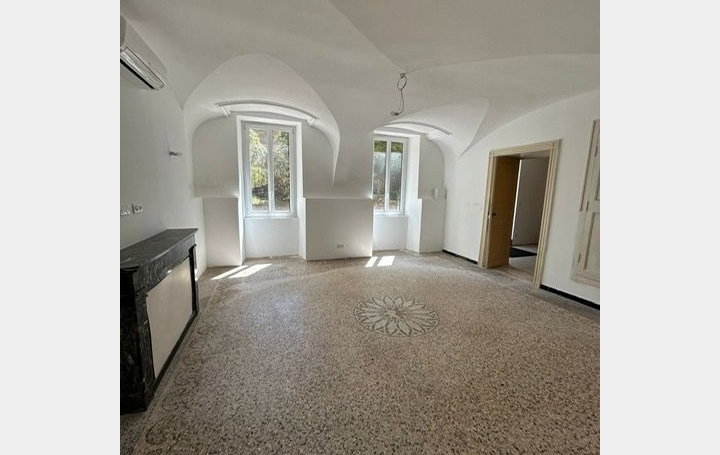 Maison de ville UZES (30700)  530 m2 699 000 € 