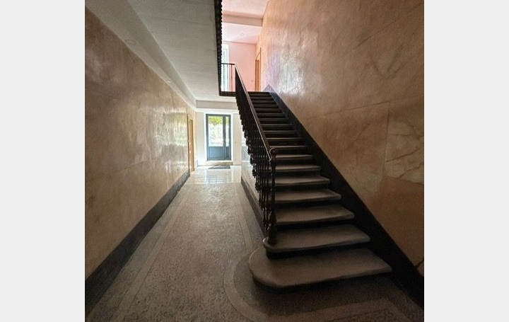 Maison de ville UZES (30700)  530 m2 699 000 € 