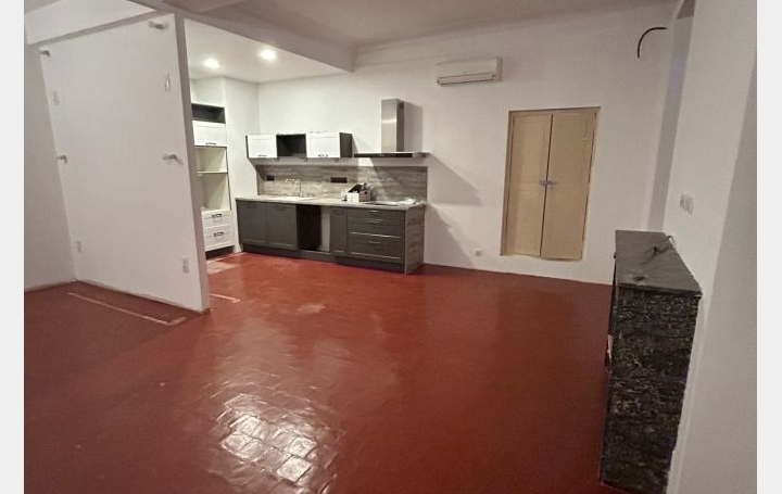 Maison de ville UZES (30700)  530 m2 699 000 € 