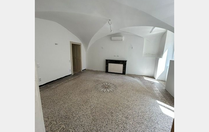 Maison de ville UZES (30700)  530 m2 699 000 € 