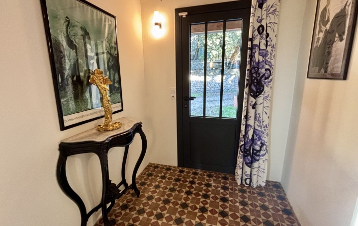 Villa UZES (30700)  150 m2 598 500 € 