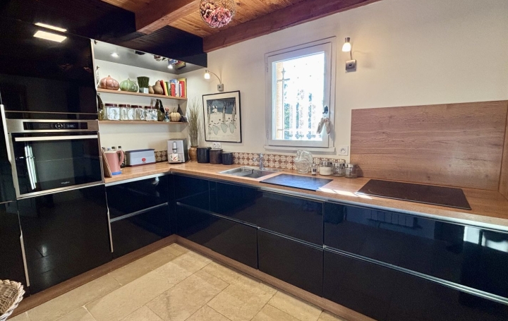 Villa UZES (30700)  150 m2 598 500 € 