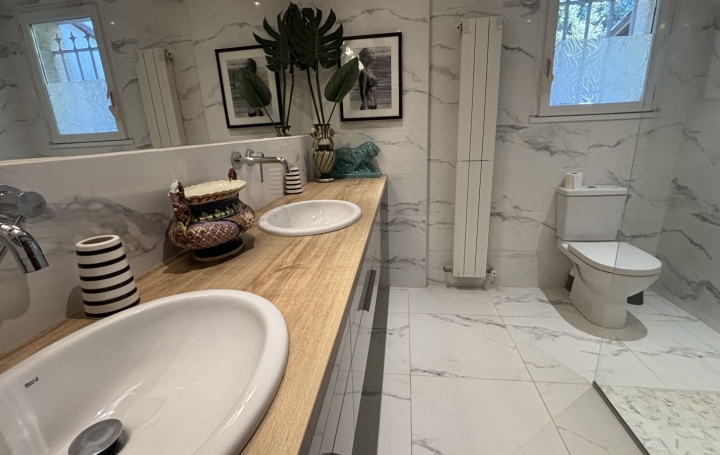 Villa UZES (30700)  150 m2 598 500 € 