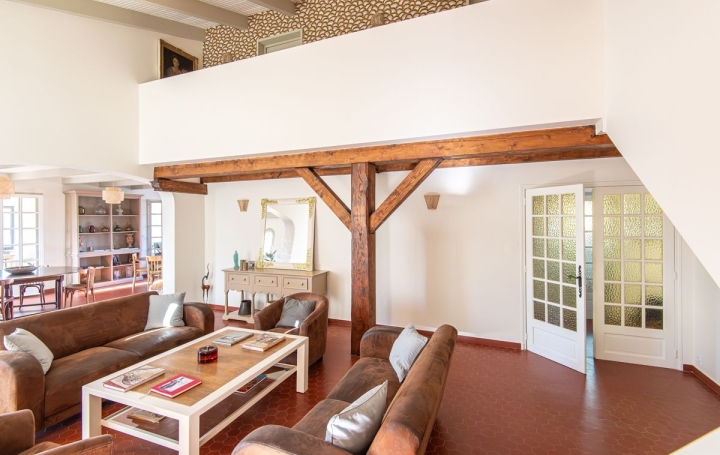 Maison BARON (30700)  294 m2 740 000 € 