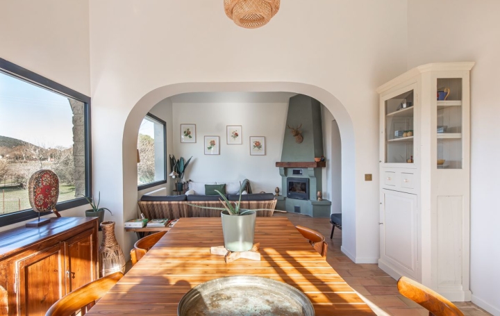 Maison BARON (30700)  294 m2 740 000 € 