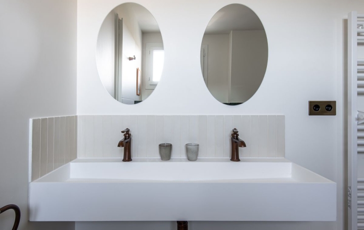 Maison BARON (30700)  294 m2 740 000 € 