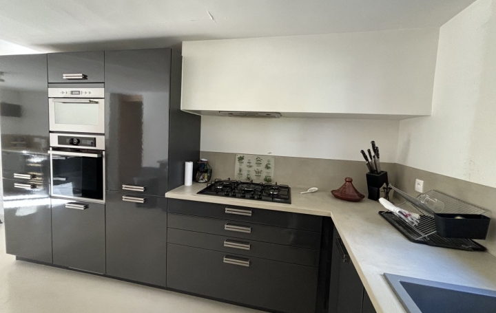 Maison NIMES (30000)  300 m2 710 000 € 