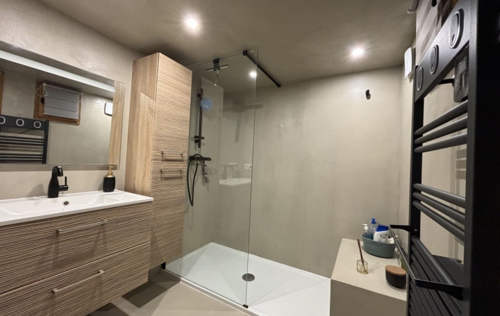 Maison NIMES (30000)  300 m2 710 000 € 