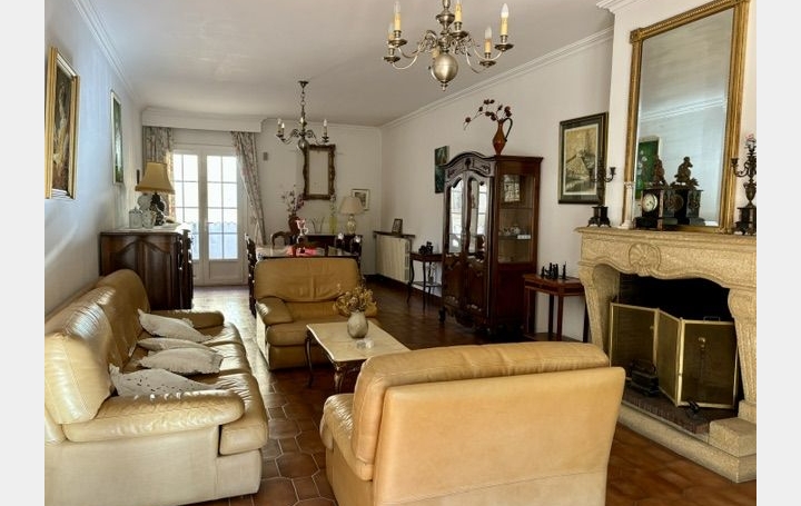 Maison de village UZES (30700)  200 m2 260 000 € 