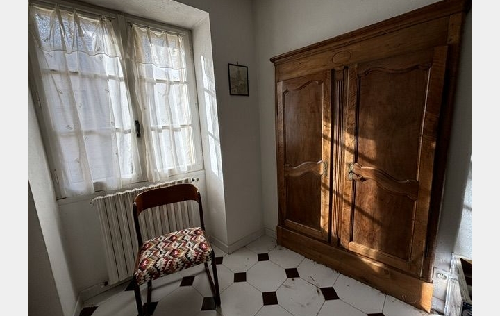 Maison UZES (30700)  220 m2 260 000 € 