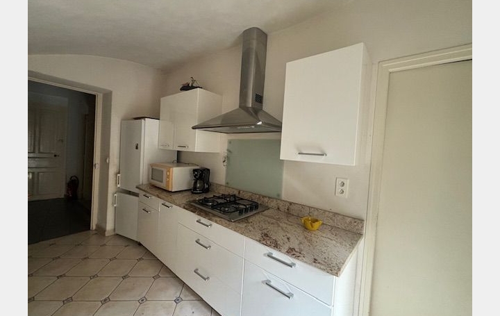 Maison UZES (30700)  220 m2 260 000 € 