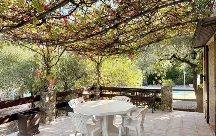 Villa UZES (30700)  98 m2 299 500 € 