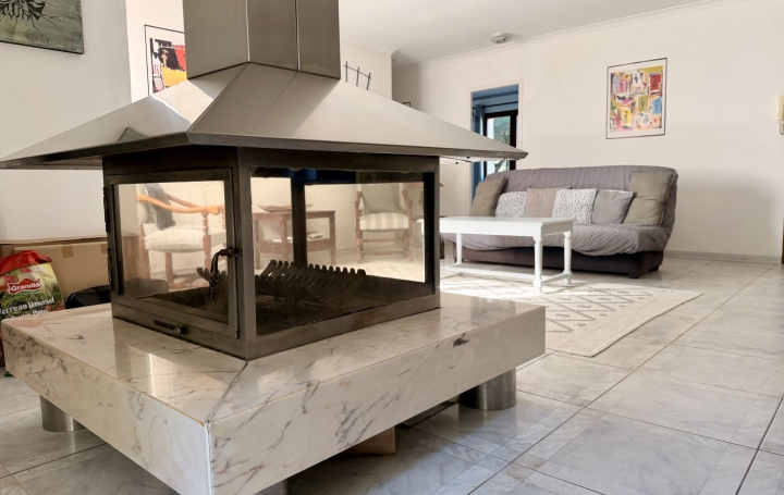Villa UZES (30700)  98 m2 299 500 € 