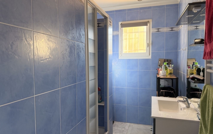 Villa UZES (30700)  98 m2 299 500 € 