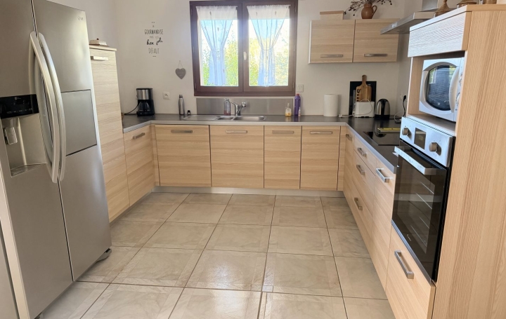 Villa UZES (30700)  98 m2 299 500 € 
