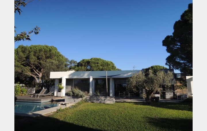 Réseau Immo-diffusion : Villa  VESTRIC-ET-CANDIAC  330 m2 845 000 € 