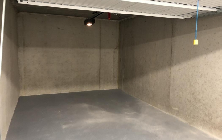 Réseau Immo-diffusion : Garage  AJACCIO  18 m2 130 € 