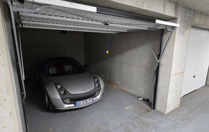 Garage / Parking AJACCIO (20090) 17 m<sup>2</sup> 135 € 