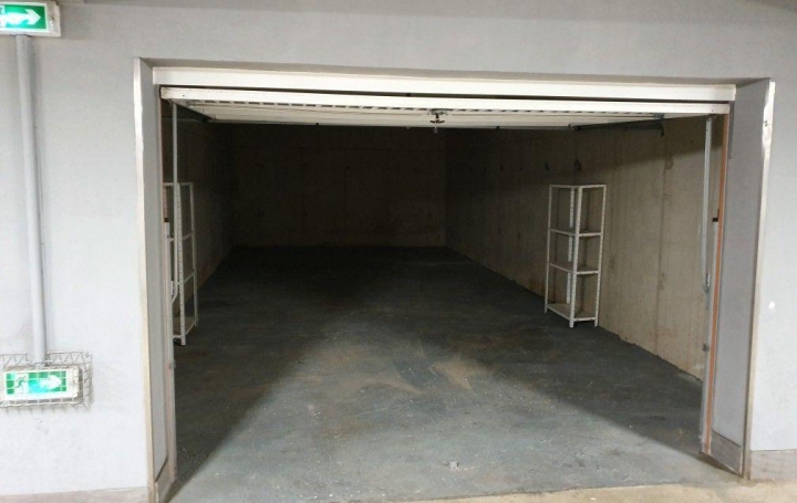 Réseau Immo-diffusion : Garage  AJACCIO  18 m2 160 € 