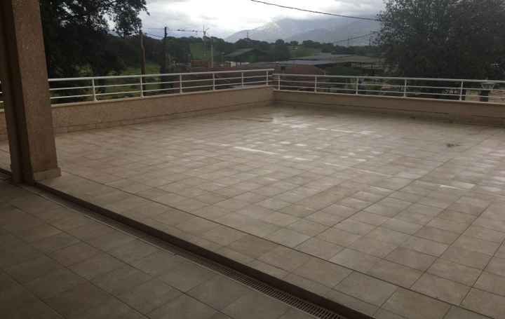 3 Pièces AJACCIO (20090)  67 m2 1 170 € 