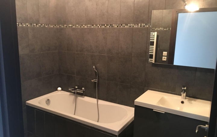 3 Pièces AJACCIO (20090)  67 m2 1 170 € 
