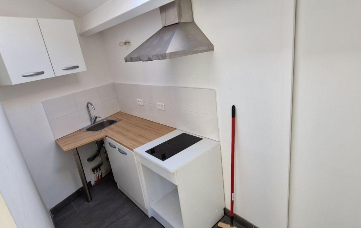 2 Pièces AJACCIO (20090)  25 m2 650 € 