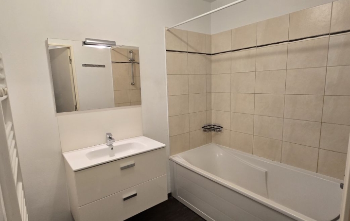 3 Pièces AJACCIO (20090)  63 m2 1 150 € 