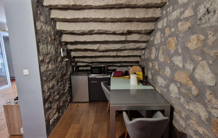 Local commercial AJACCIO (20090)  75 m2 1 200 € 