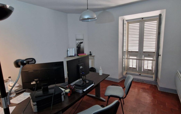 Local commercial AJACCIO (20090)  75 m2 1 200 € 