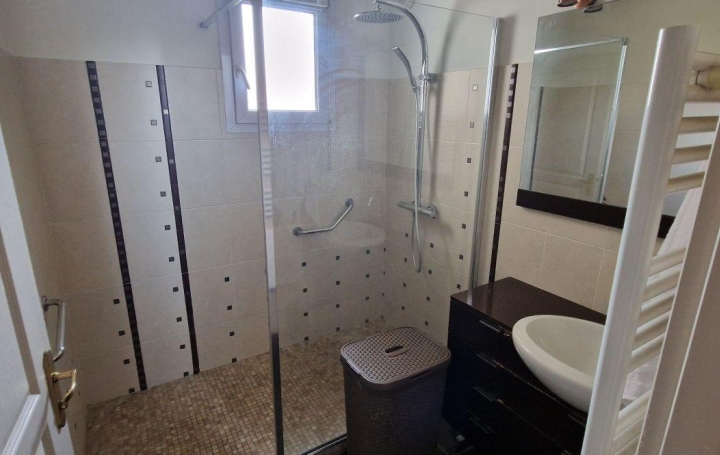 3 Pièces AJACCIO (20090)  81 m2 1 190 € 