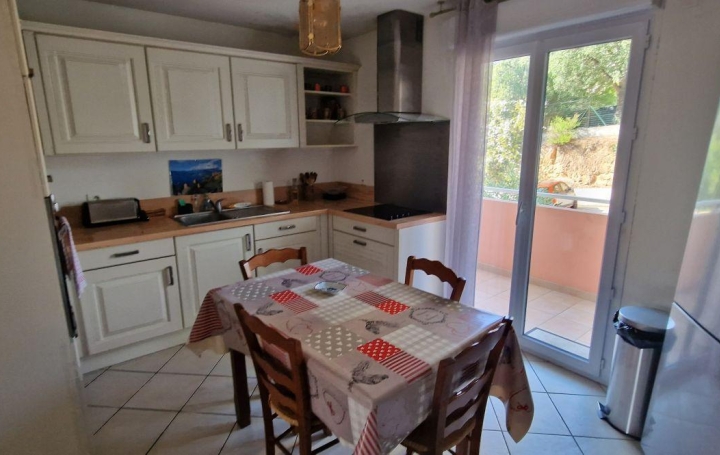 3 Pièces AJACCIO (20090)  81 m2 1 190 € 