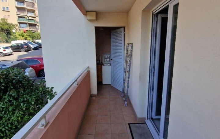3 Pièces AJACCIO (20090)  81 m2 1 190 € 
